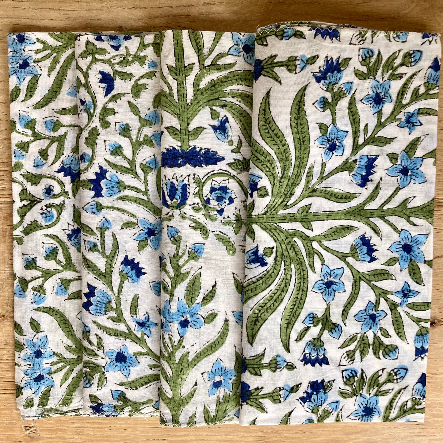 Servetten Blauw en Groene Bloemenornament