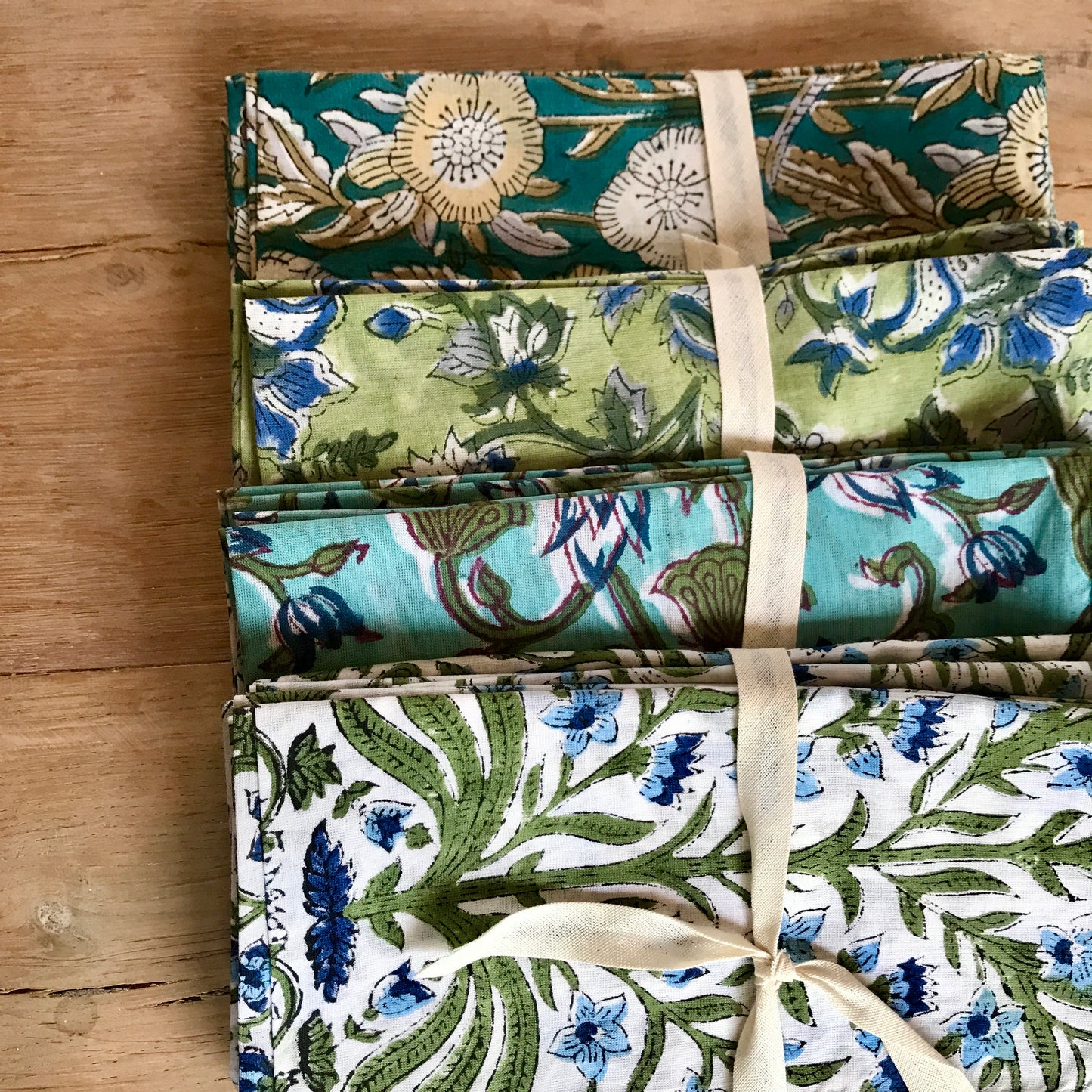 Servetten Blauw en Groene Bloemenornament